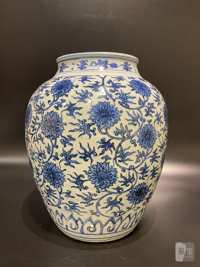 明万历 青花缠枝莲纹大罐 - 图2